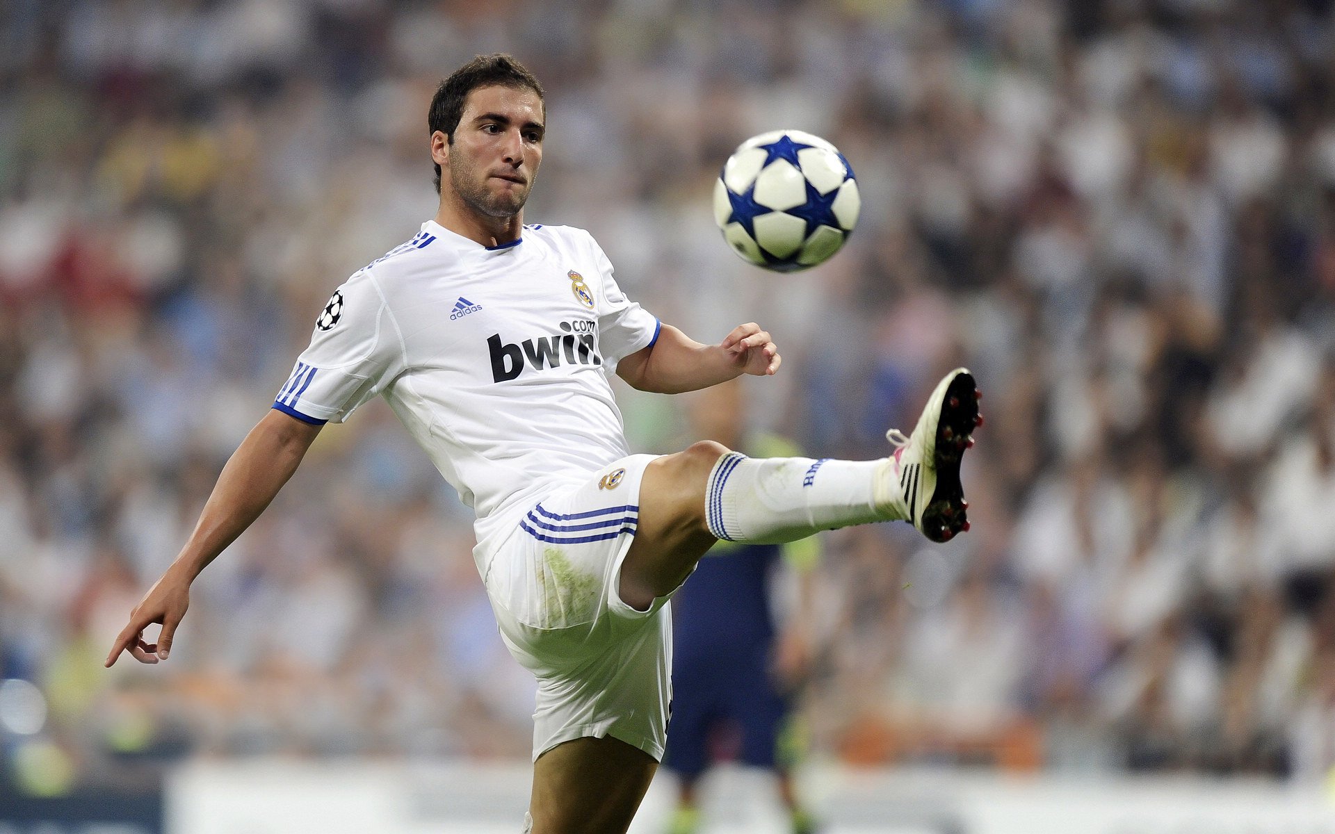 开云体育2026-巴黎带走尤文，本泽马防守端锁死对手，当盾锋成为胜负手